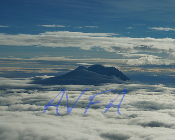 MT RAINIER PEEKS OUT
